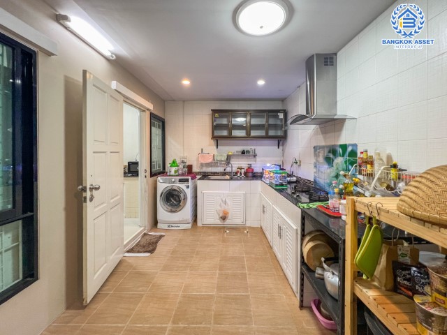 ทาวน์เฮ้าส์มือสองย่านนนทบุรี ม.ลิฟวิ่งพาร์ค พระราม5 เนื้อที่เกือบ 20 ตร.ว. ฟังก์ชัน 3 ห้องนอน 3 ห้องน้ำ 2 ที่จอดรถ บ้านสภาพดี พร้อมเข้าอยู่ มาพร้อมของแถมเพียบ!  3 เครื่องปรับอากาศ, 2 เครื่องทำน้ำอุ่น ฯลฯ บนทำศักยภาพ ใกล้ท่าน้ำนนท์ ทางด่วน "ศรีรัช" รีบจองเลย!